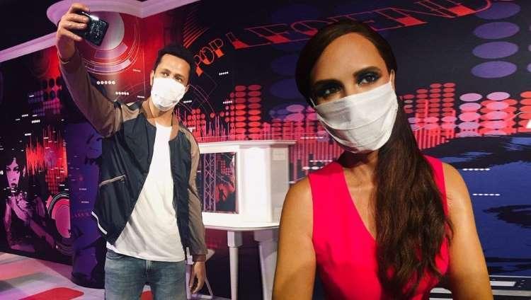 Madame Tussauds Istanbul figures wear masks