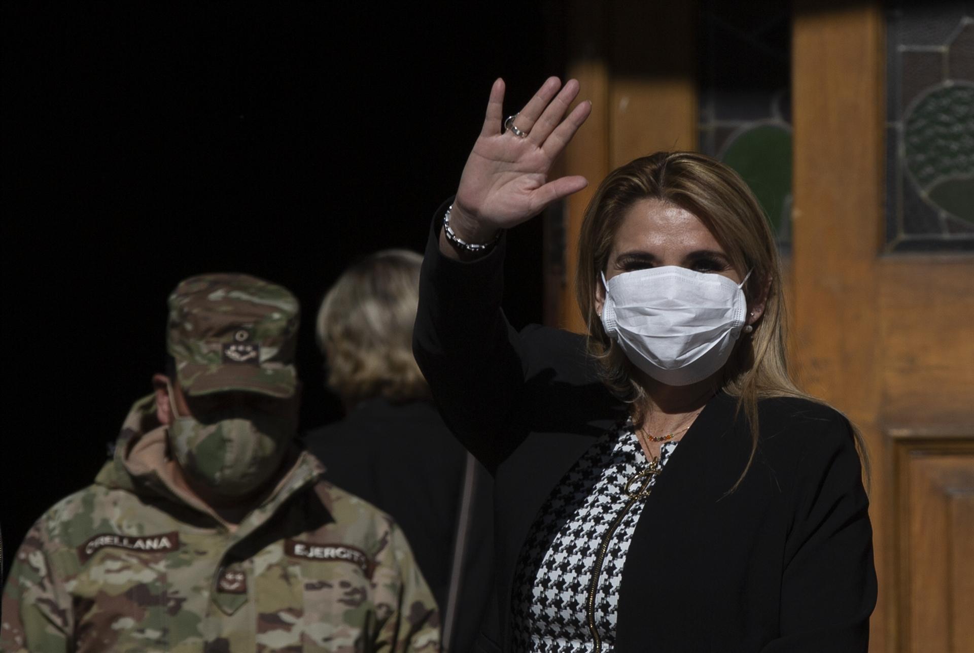 Bolivia leader catches virus as US cases soar higher