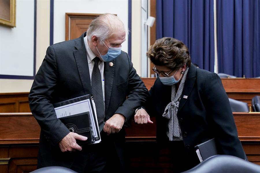 Masks spark political, legal battles in US as virus cases soar