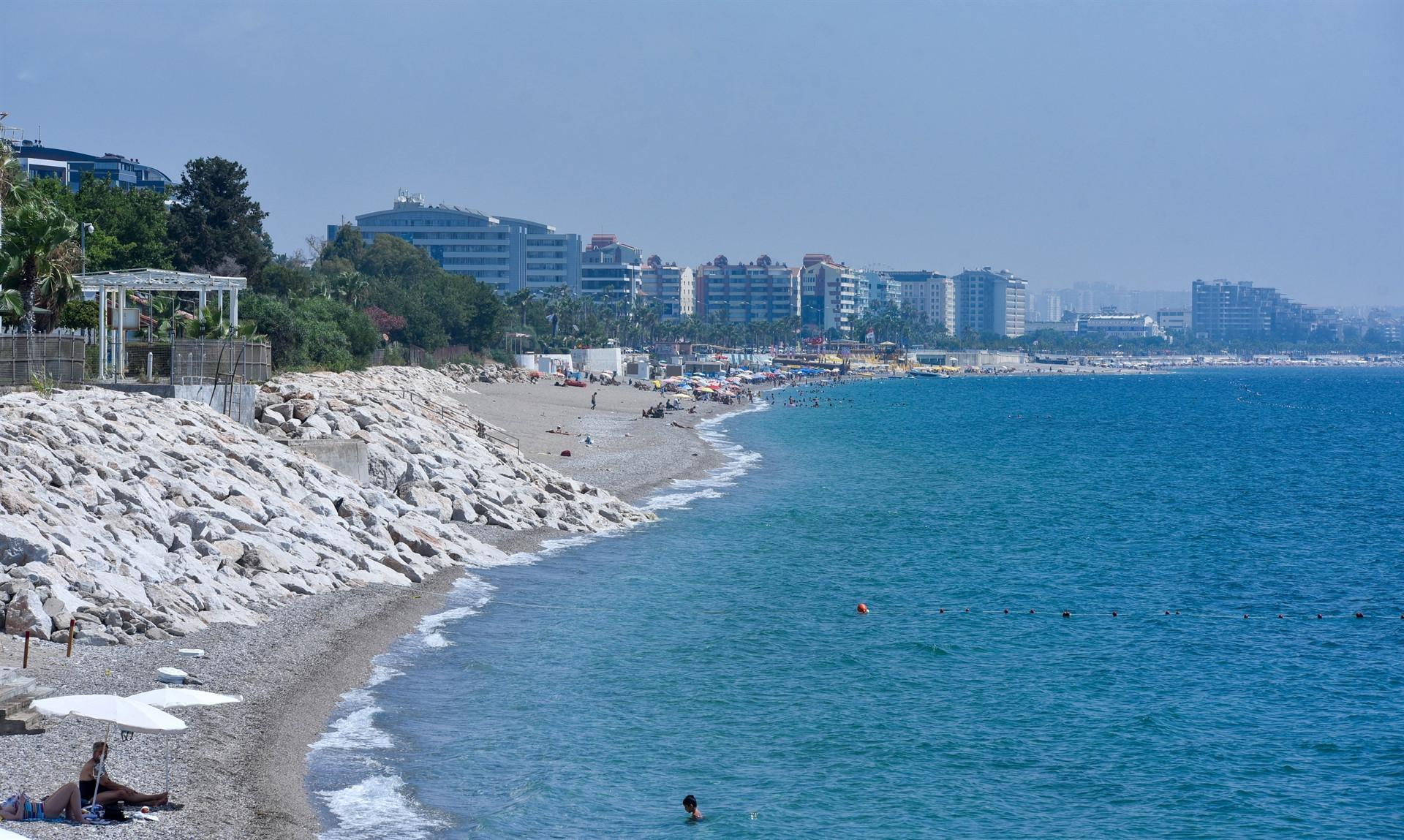 Erosion threatens Antalya’s world-famous beach