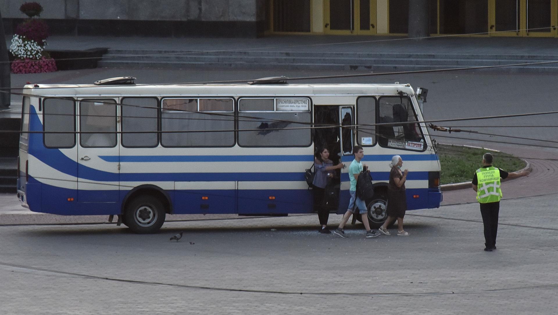 Ukraine hostage-taker surrenders, bus passengers unharmed