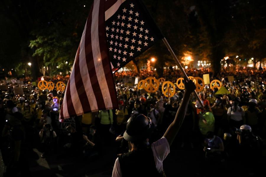 Trump announces surge of federal agents to crime-plagued US cities