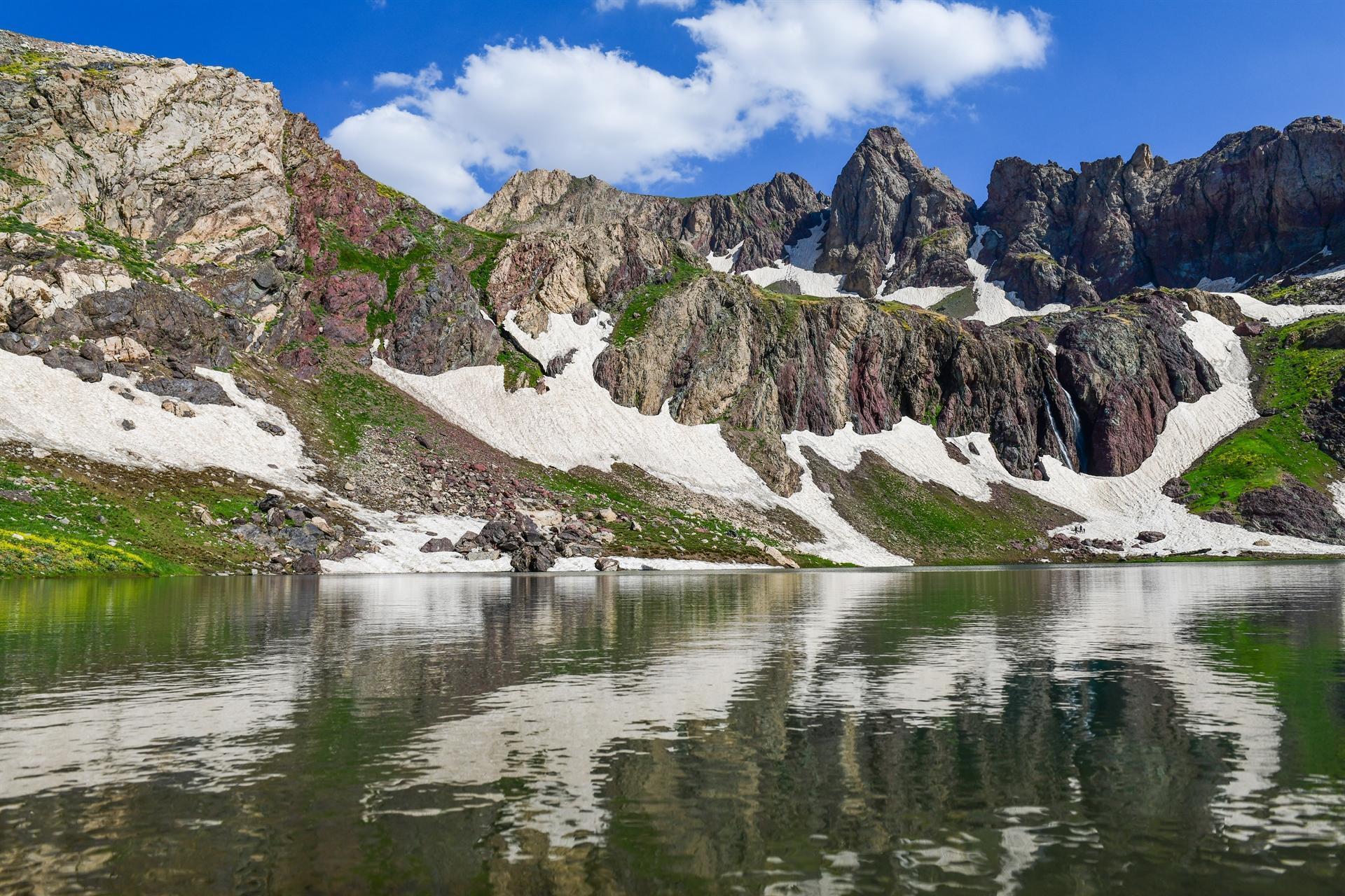 Lake Sat in ‘Alps of Yüksekova’ aims to become tourist hotspot