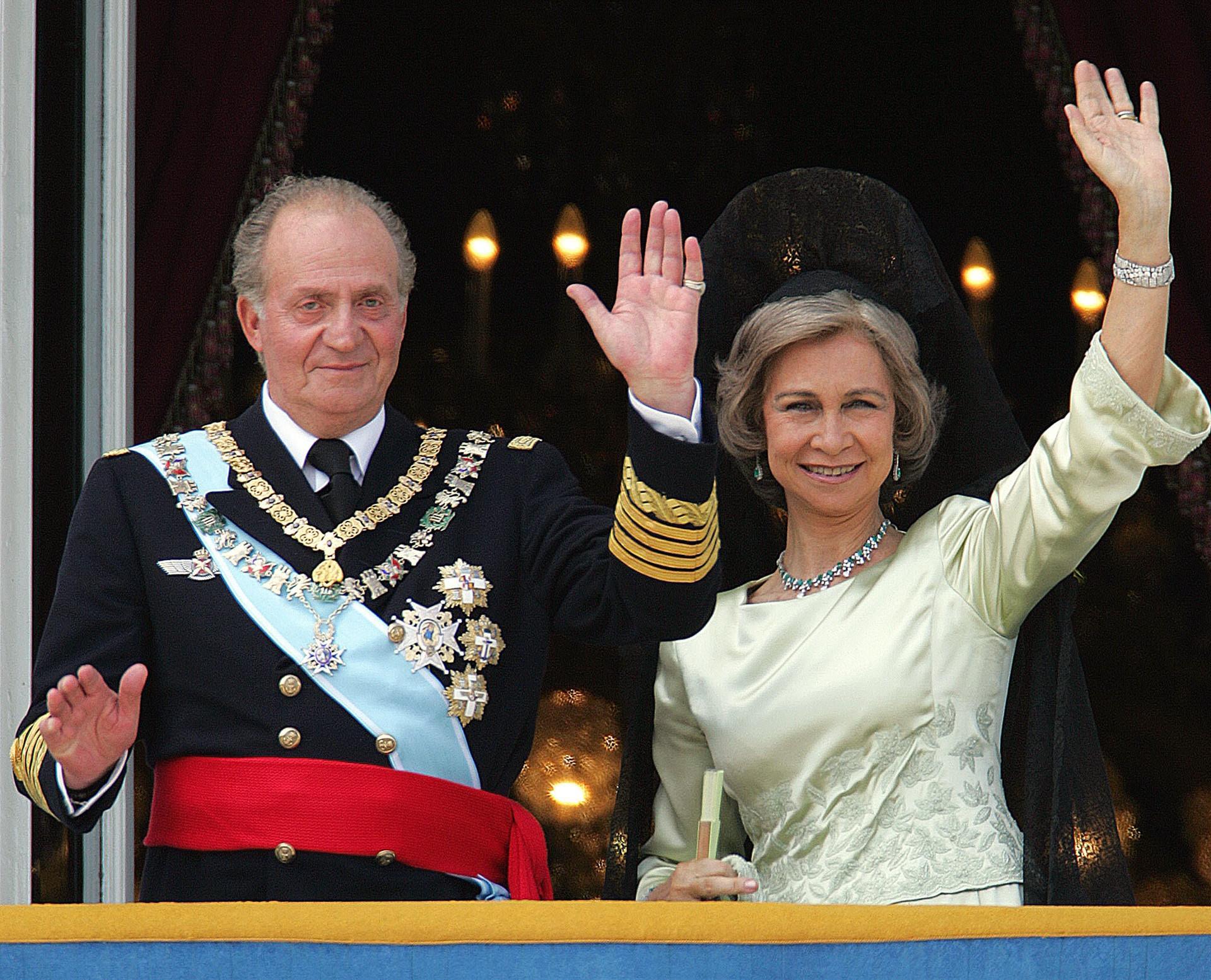 Spains former king leaving country amid financial scandal