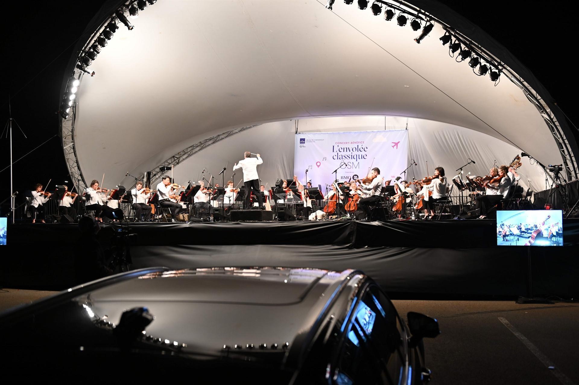 Beethovens 5th plays at Montreal airport drive-in