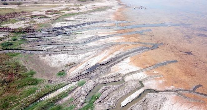 Lake Marmara in Manisa province dries up