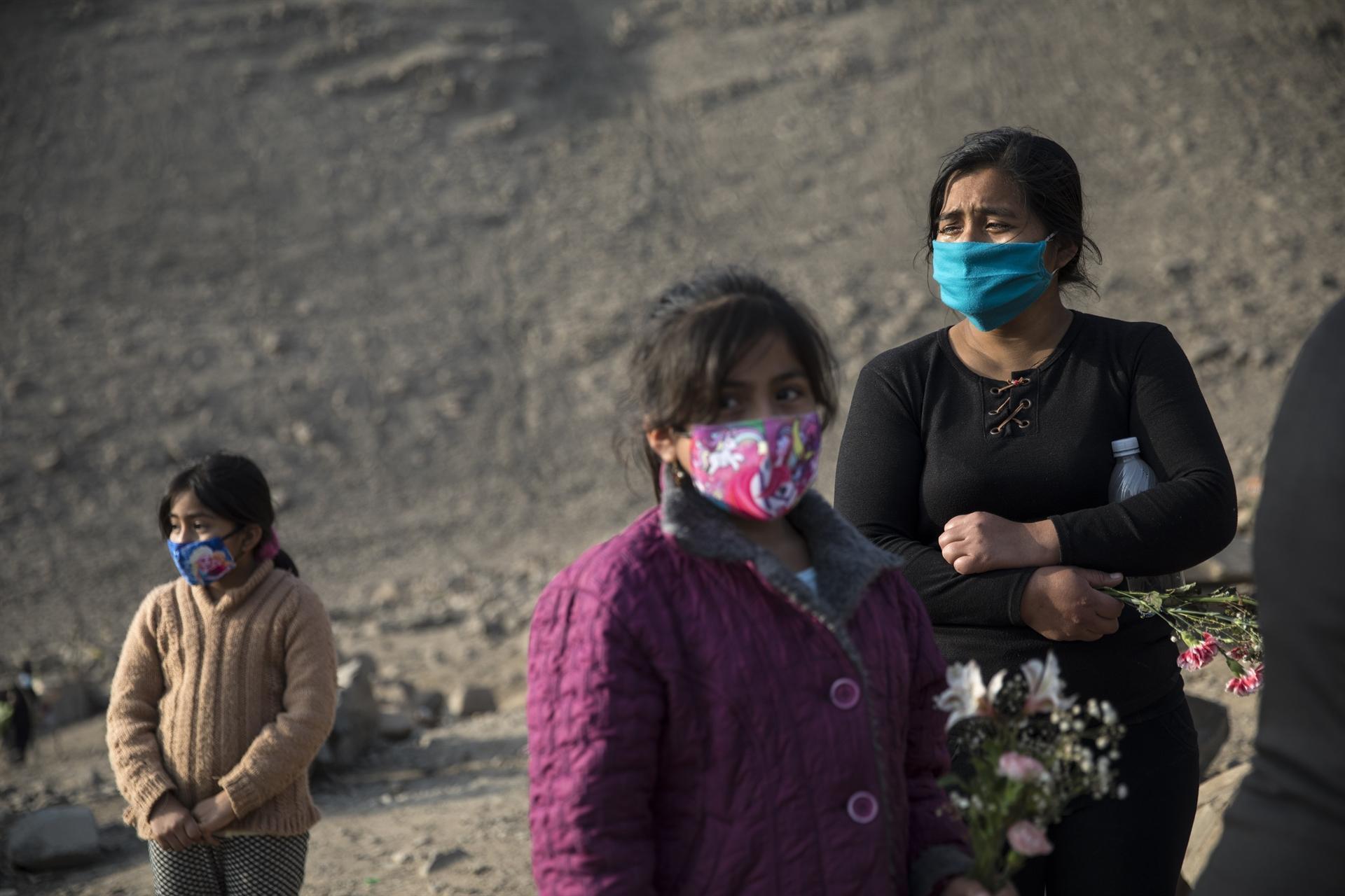 Countries tighten rules as world coronavirus deaths pass 750,000