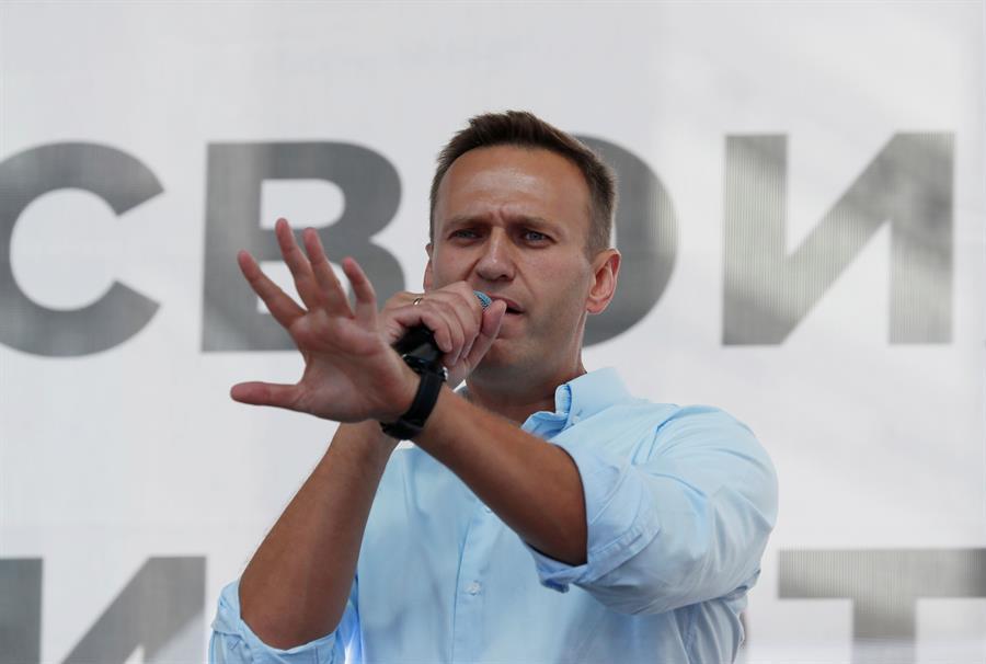 Kremlin critic Navalny hospitalized with ’poisoning’