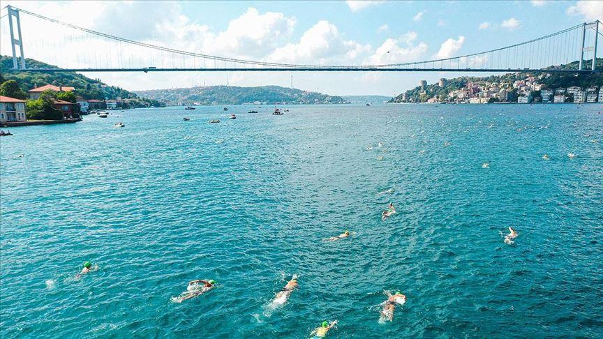 Some 1,700 competitors swim in Bosphorus Strait