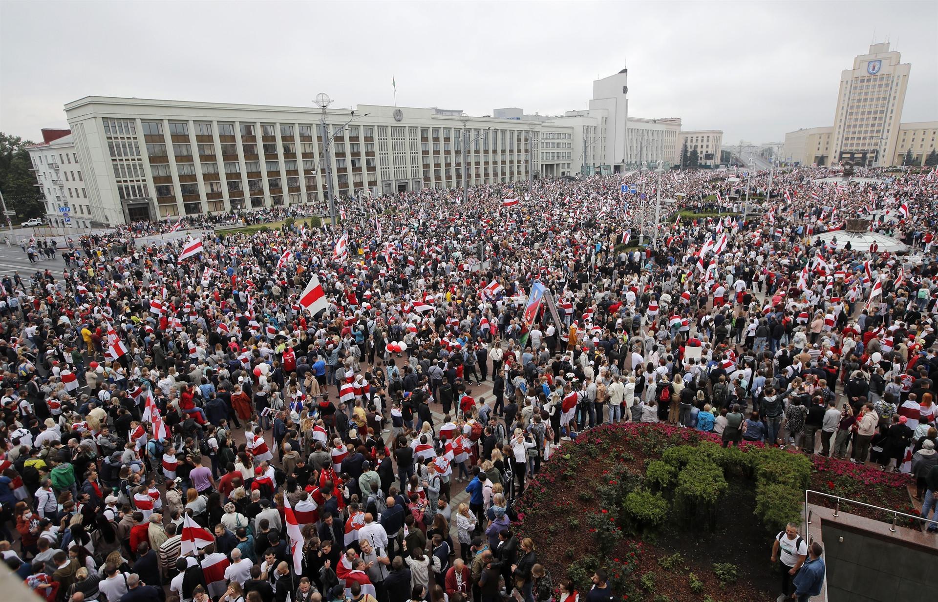 Tens of thousands in Belarus protests demand Lukashenkos resignation