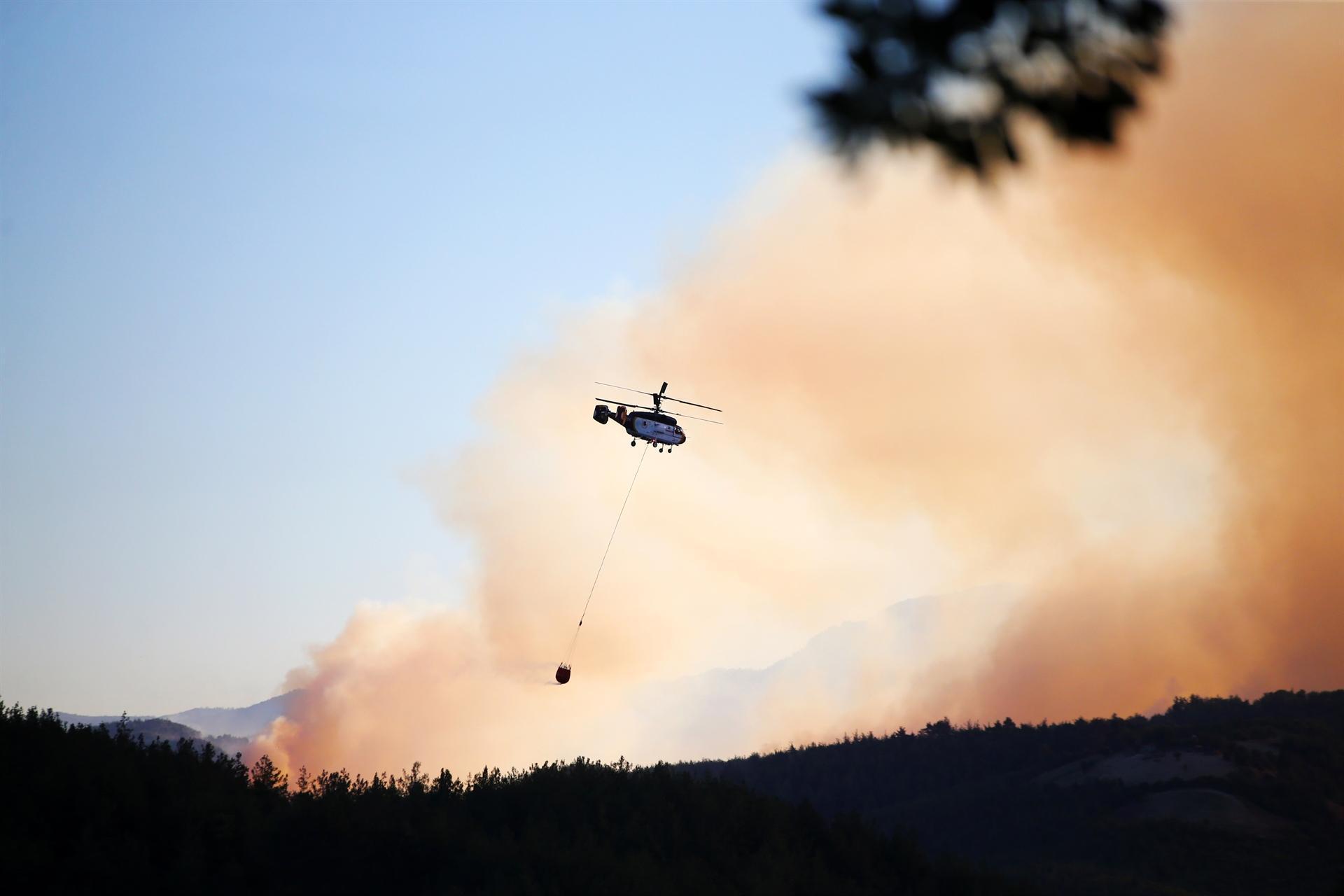 Forest fires erupt in Adana, İzmir provinces
