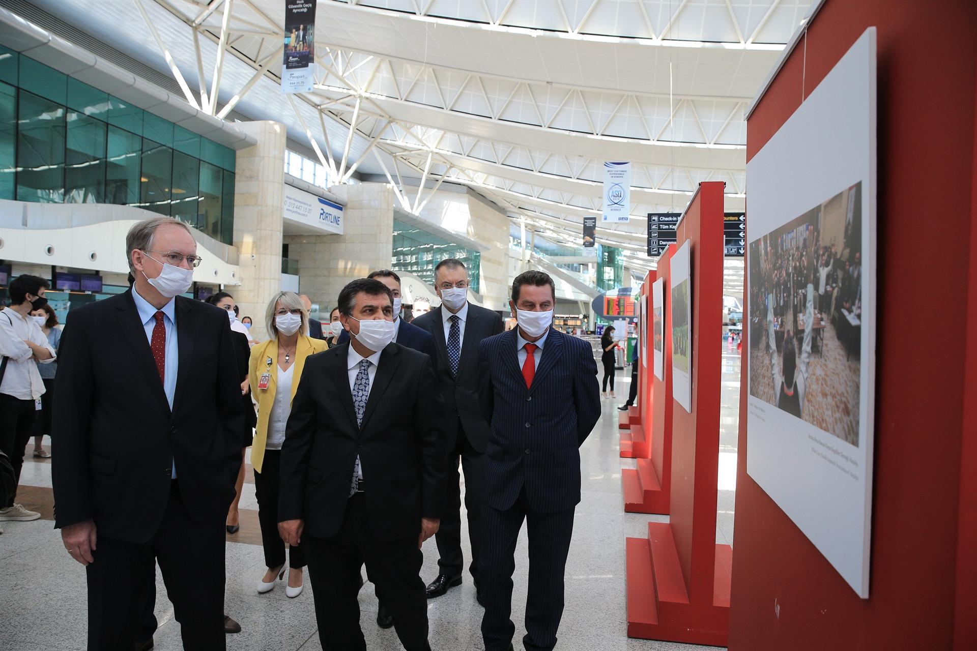 Civil society photo exhibit opens in Ankara