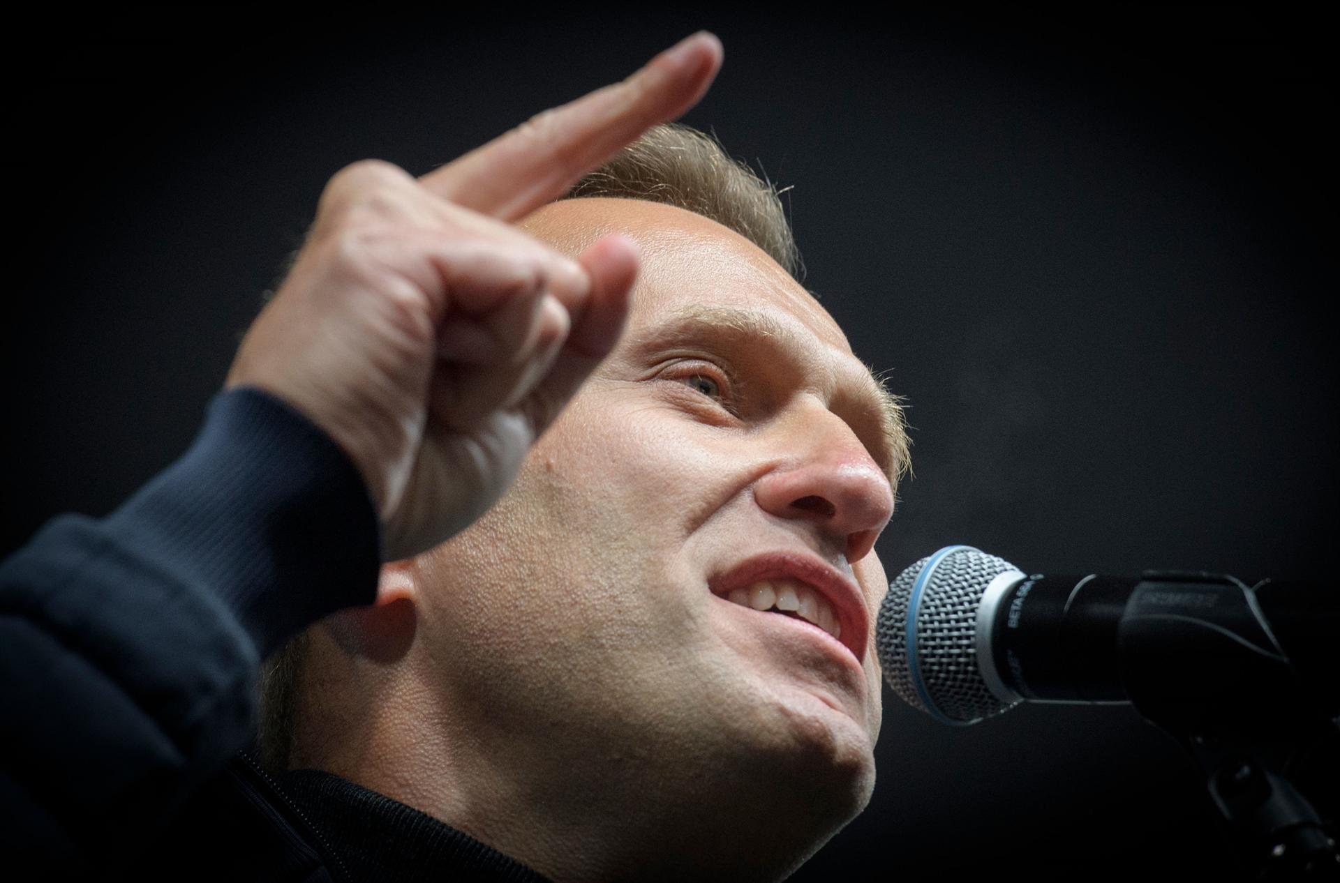 Kremlin dismisses Navalny poison claims as calls mount for probe
