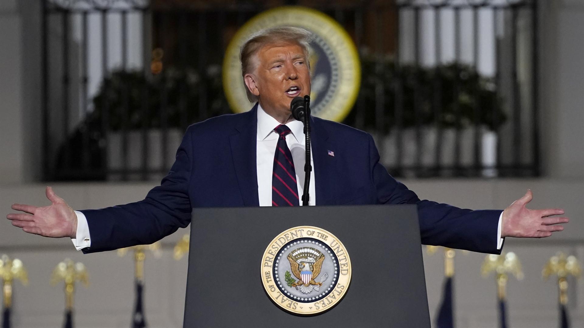 Trump lashes Biden, defies pandemic on White House stage