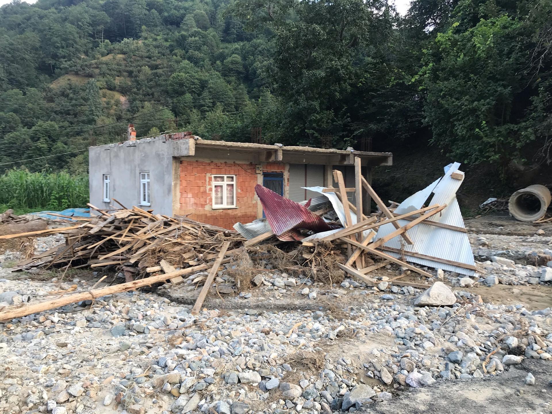 Death toll in northeastern Turkey floods hits 10
