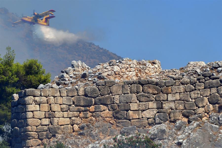 Fire near Greek archaeological site of Mycenae dies down