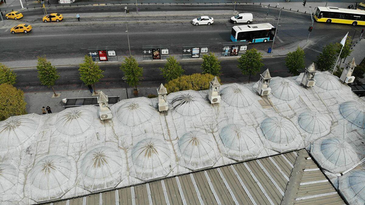 Installing air conditioners on walls of historical mosques in Istanbul sparks controversy