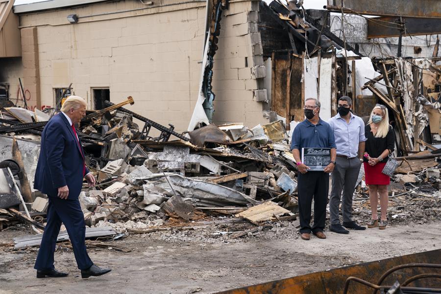 Trump visits Kenosha, calls violence ’domestic terrorism’