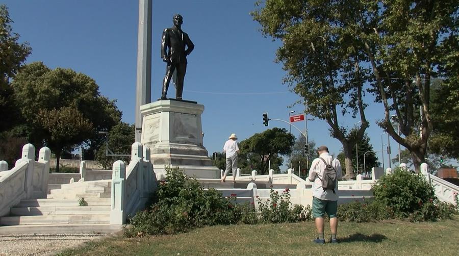 Turkey’s first Atatürk statue in Istanbul restored
