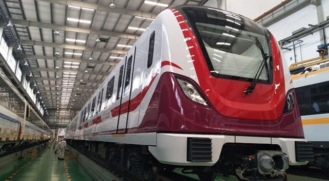 First train that connects center to Istanbul Airport put on rails