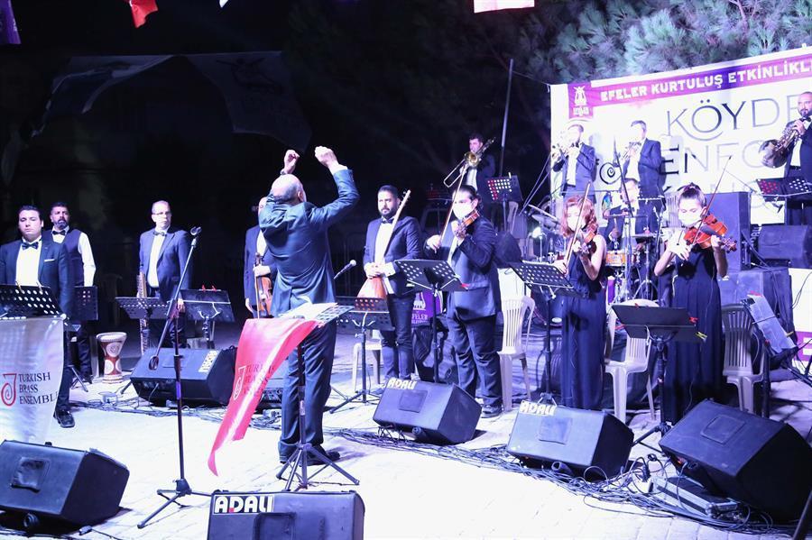 Symphonic orchestra wows villagers in western province