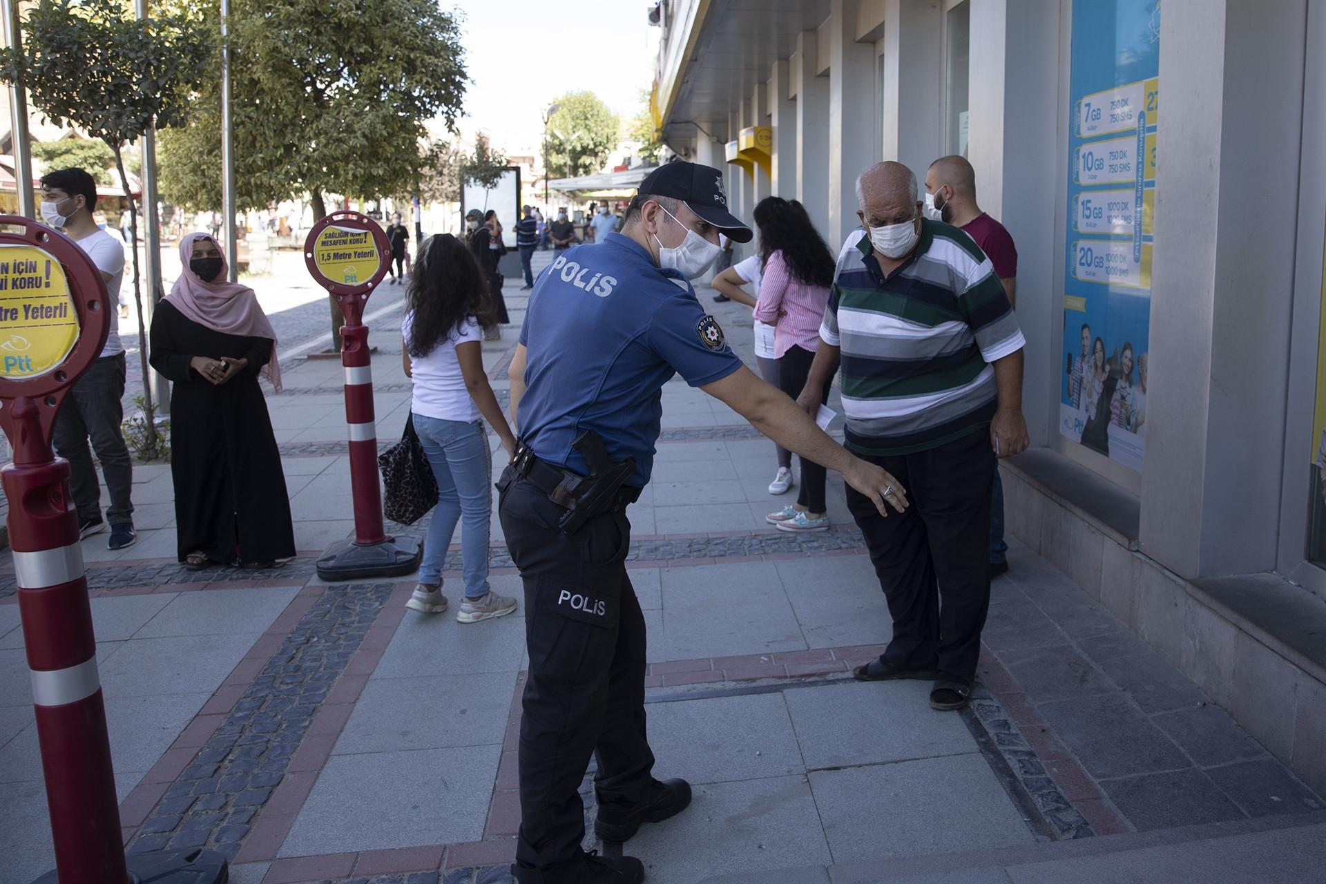 Health minister warns of daily virus caseload surge as Turkey conducts nationwide inspections