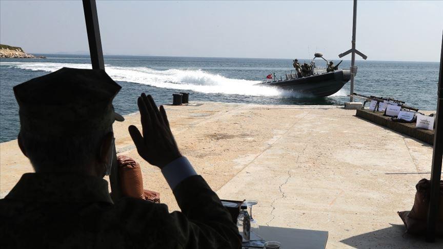 Turkish defense minister visits Kardak heroes