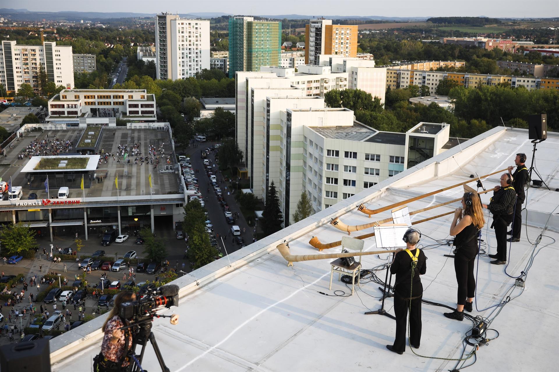 Rooftop alphorns power virus-safe concert in Germany