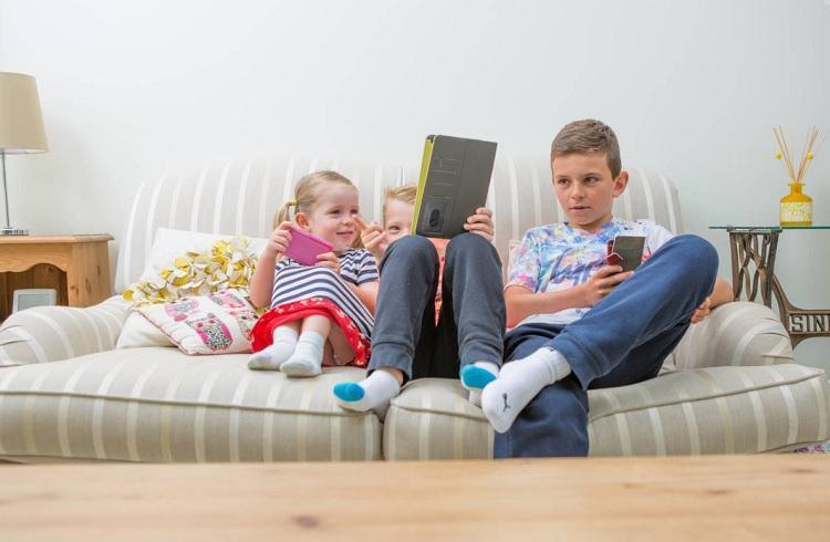 Children need digital parents on online platforms