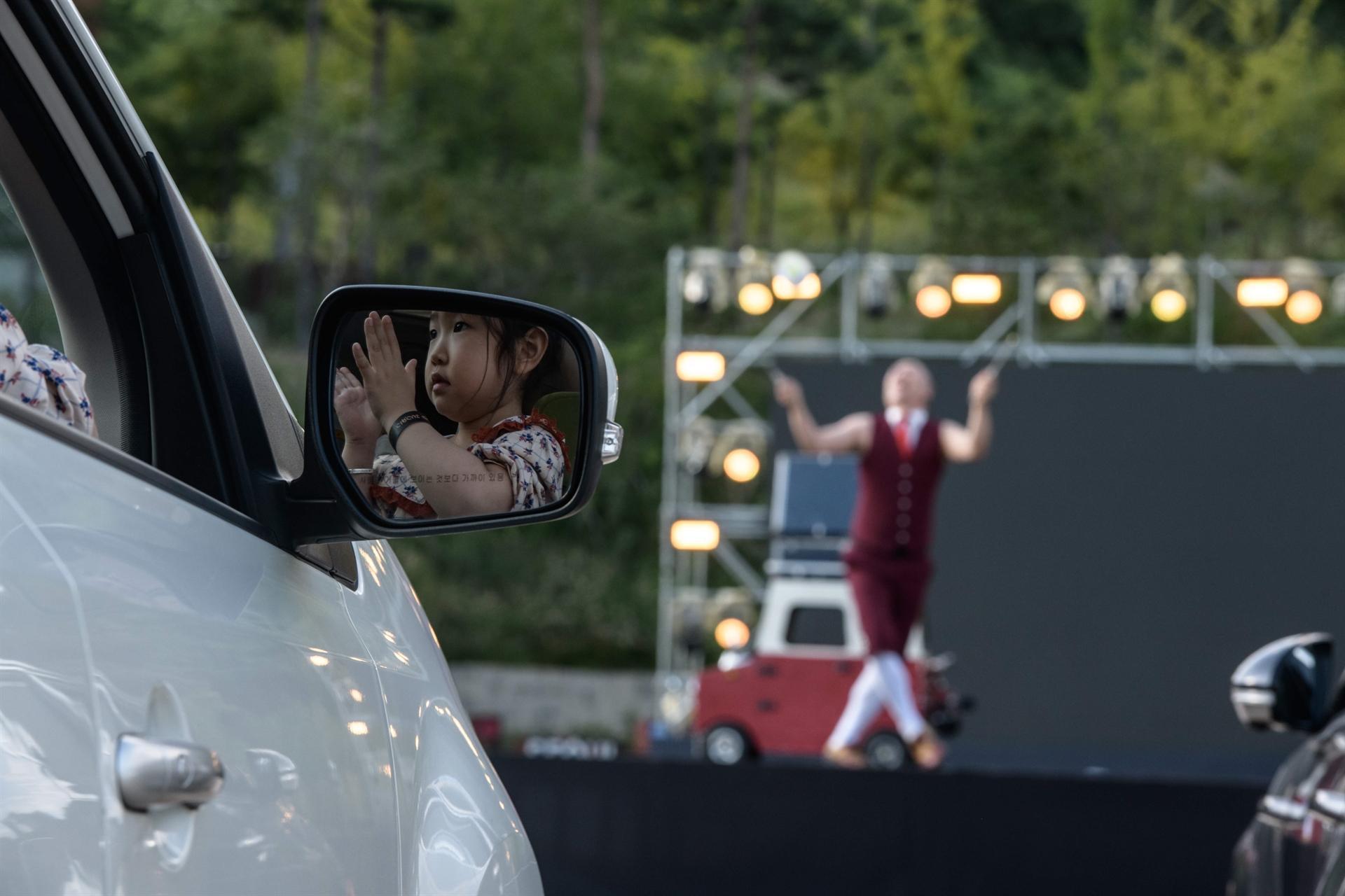 South Koreans defy virus to attend drive-in circus