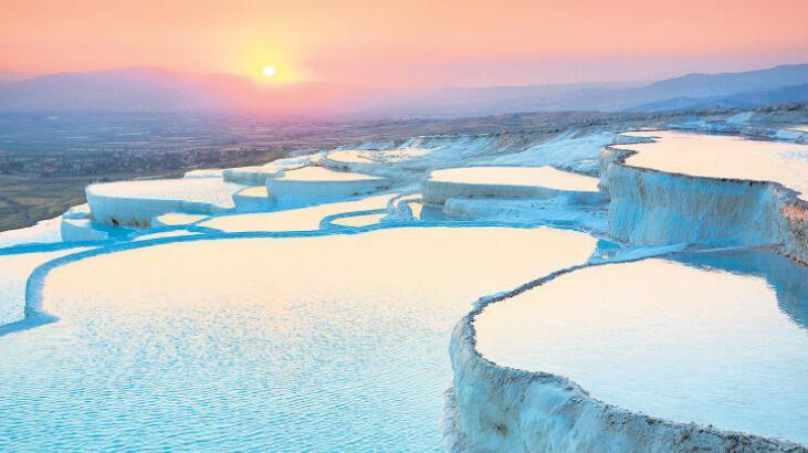 Some 3 mln tourists visit historical sites in summer