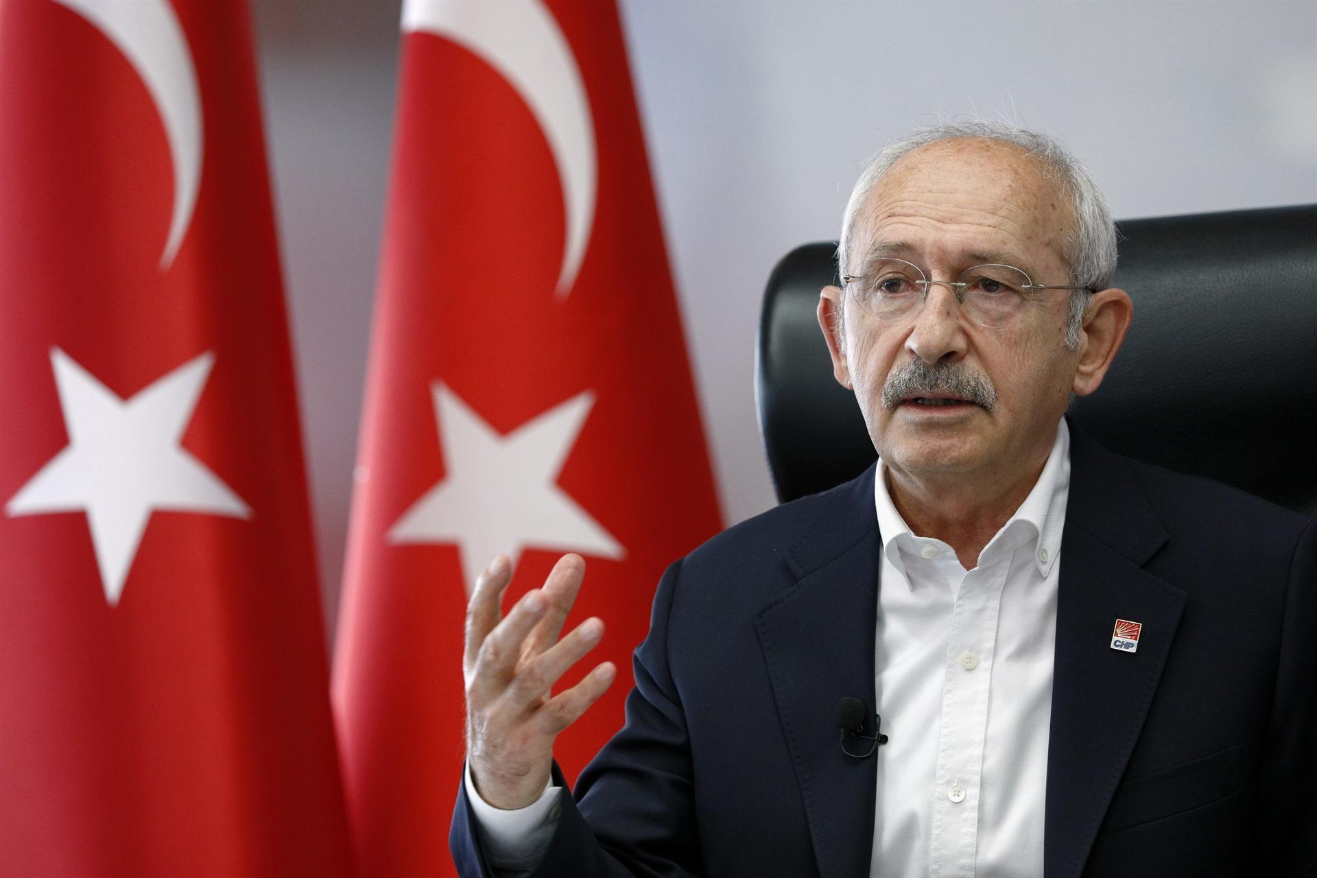 Political institutions to help overcome challenges faced by university students: CHP leader