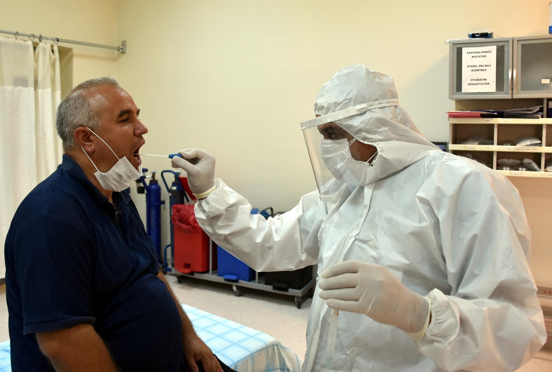 Severe COVID-19 cases, new infections decline, says Turkish health minister