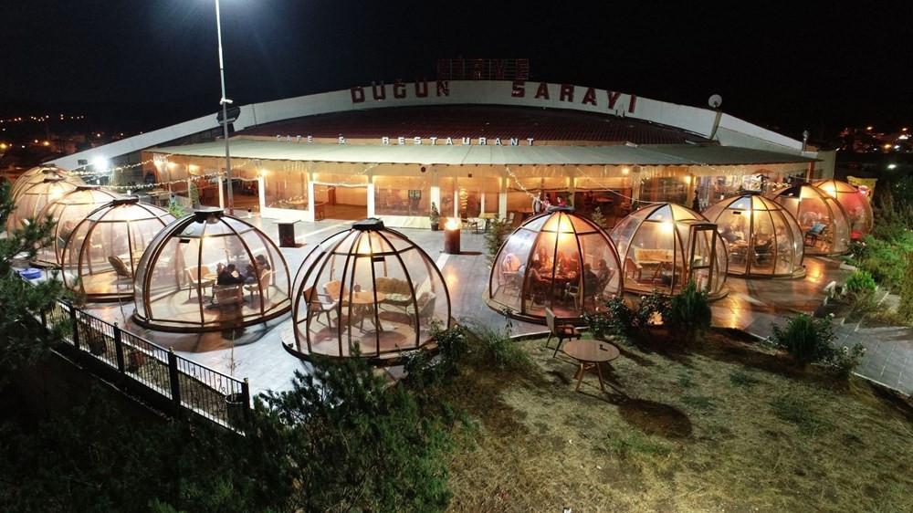 Café with glass domes for social distancing delights locals