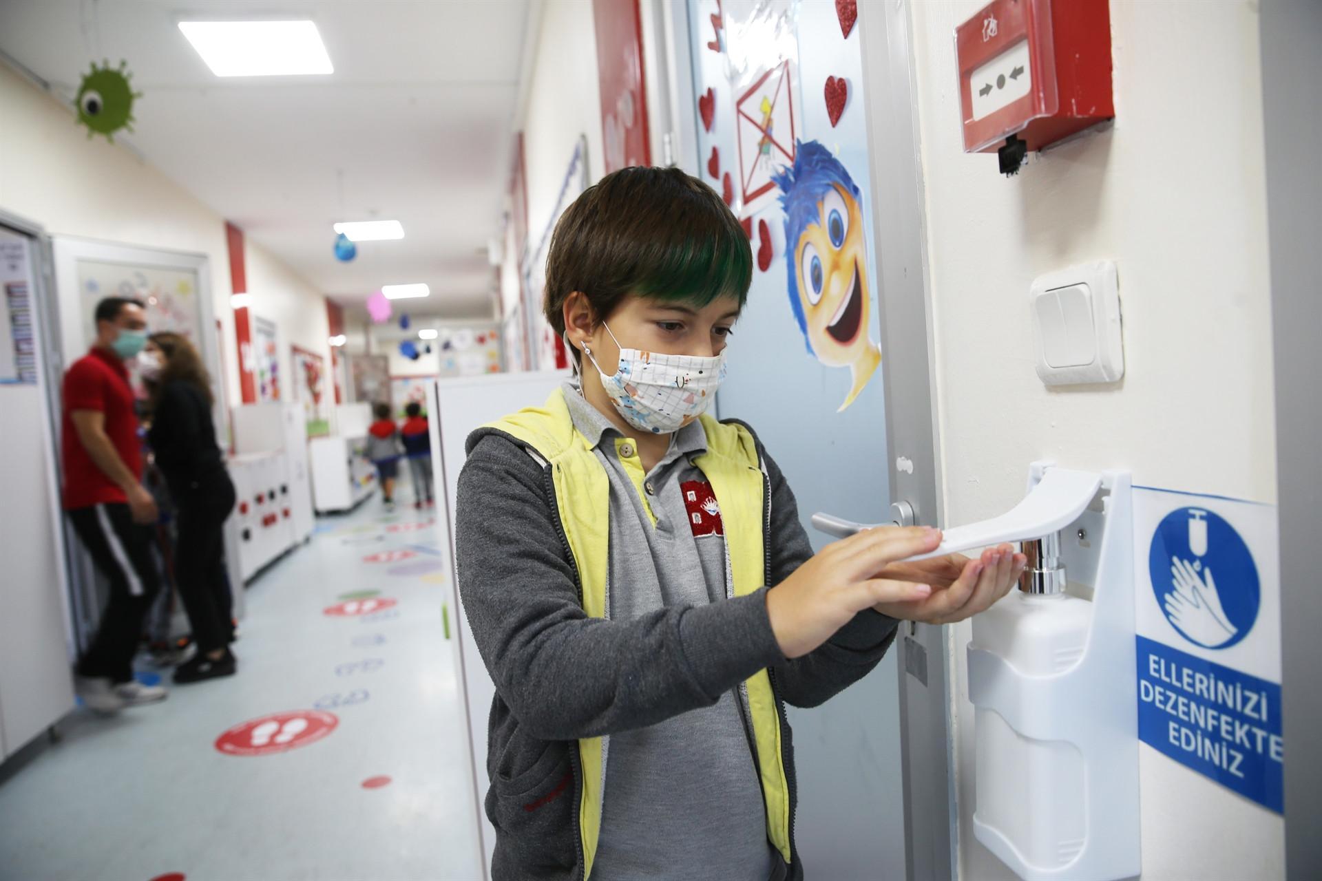 More students go back to school for face-to-face education