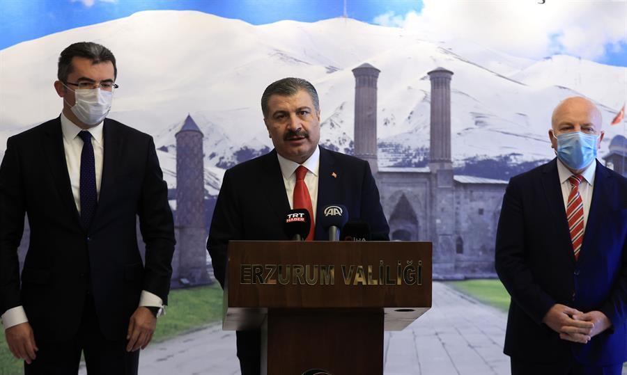 COVID-19 cases rise in Istanbul, Bursa: Health minister