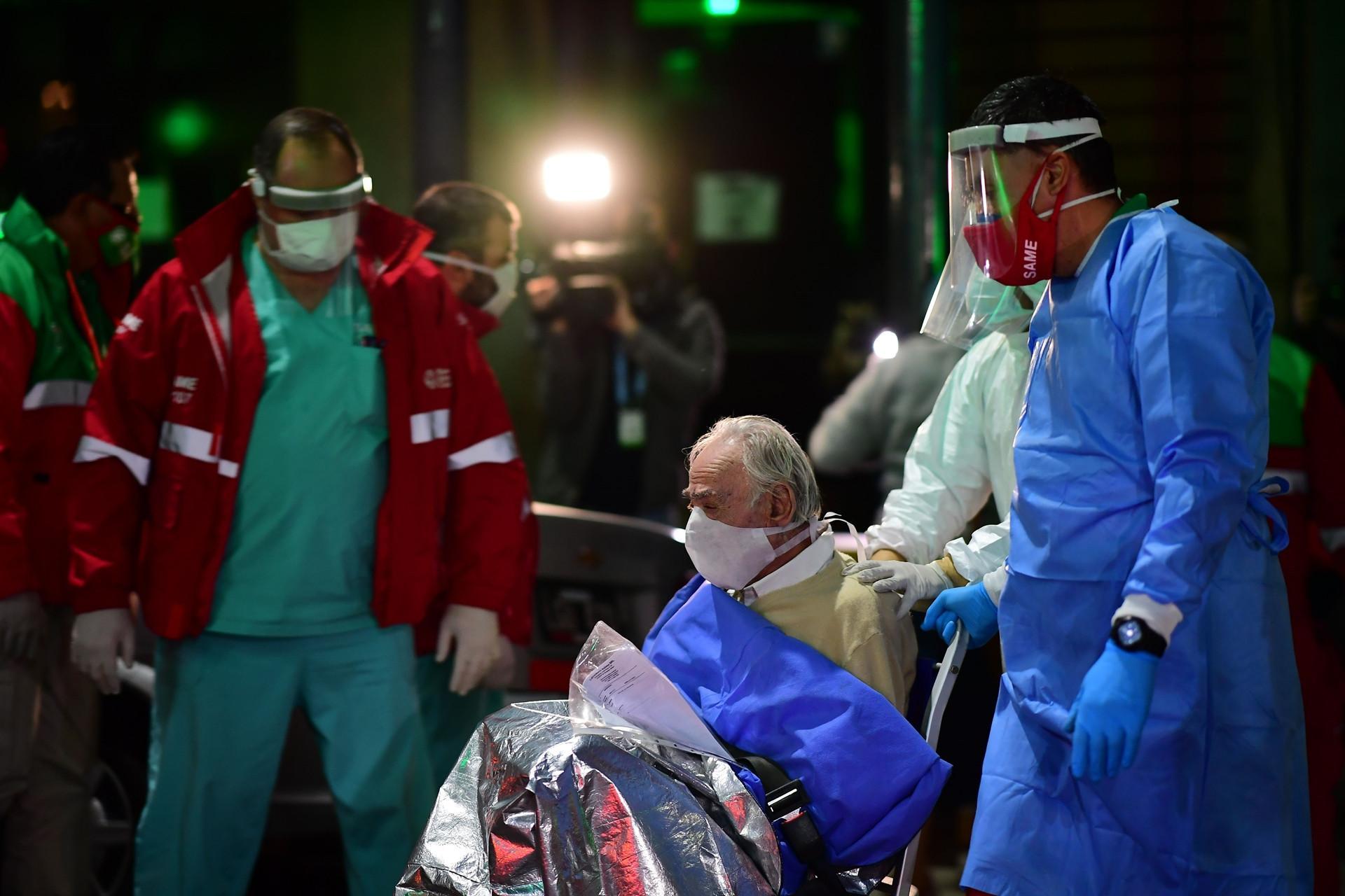 Europe tightens virus curbs as global cases top 40 million