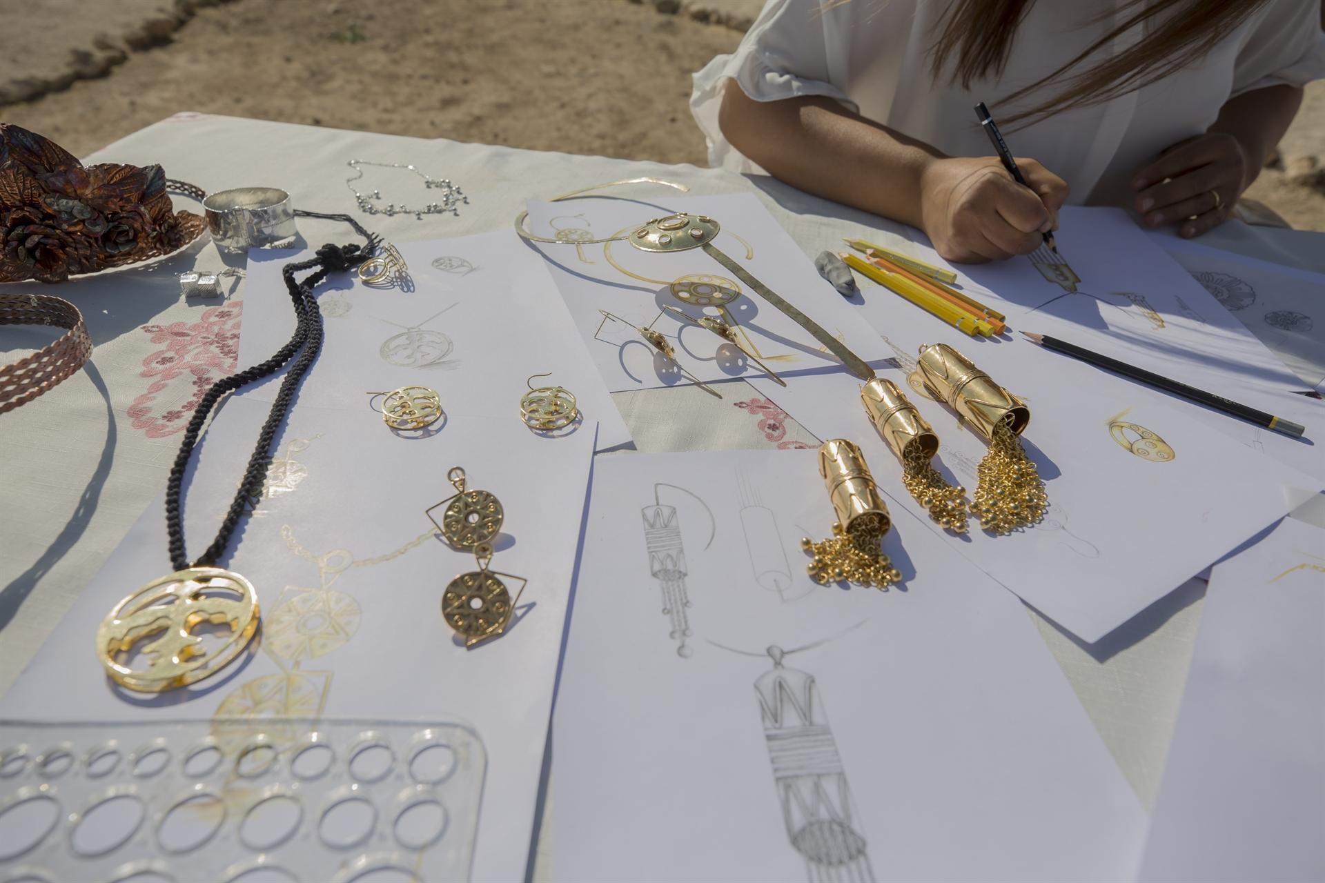 Motifs of ancient artifacts turn into jewelry