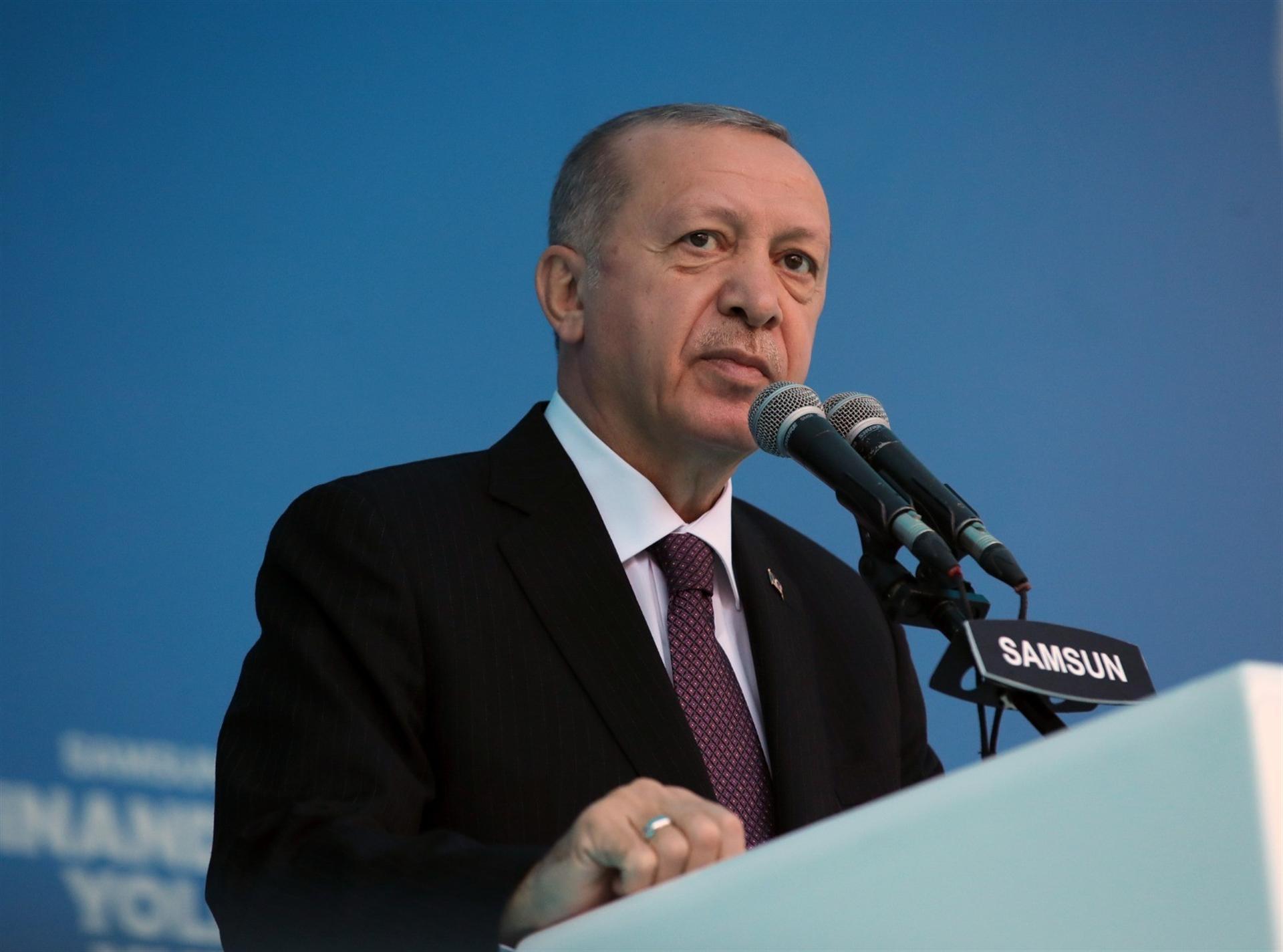 President Erdoğan pledges new houses, rental support for citizens suffered in İzmir quake