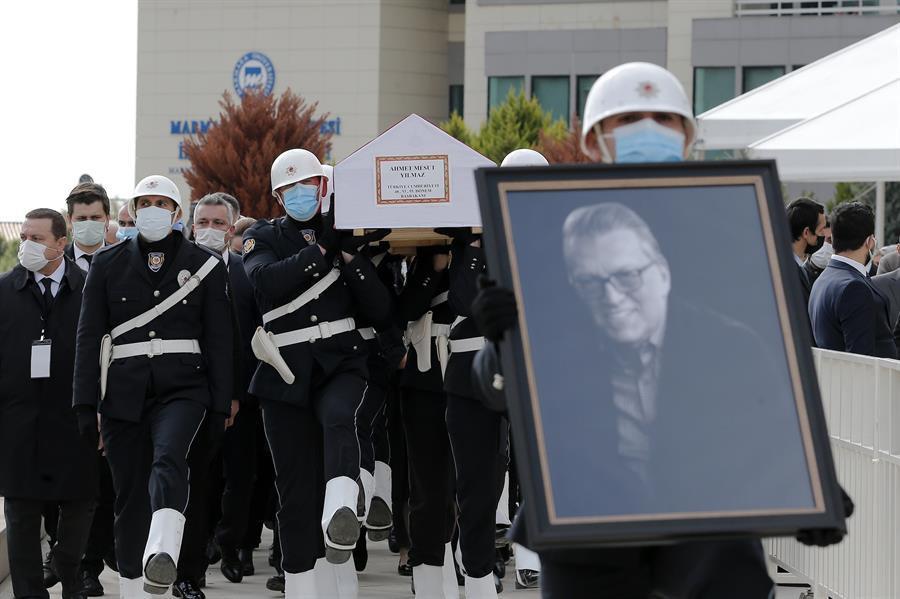 Funeral held for Turkeys former prime minister