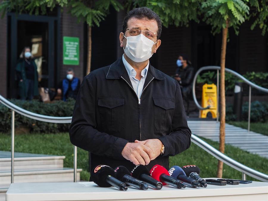 Istanbul mayor leaves hospital after COVID-19 treatment