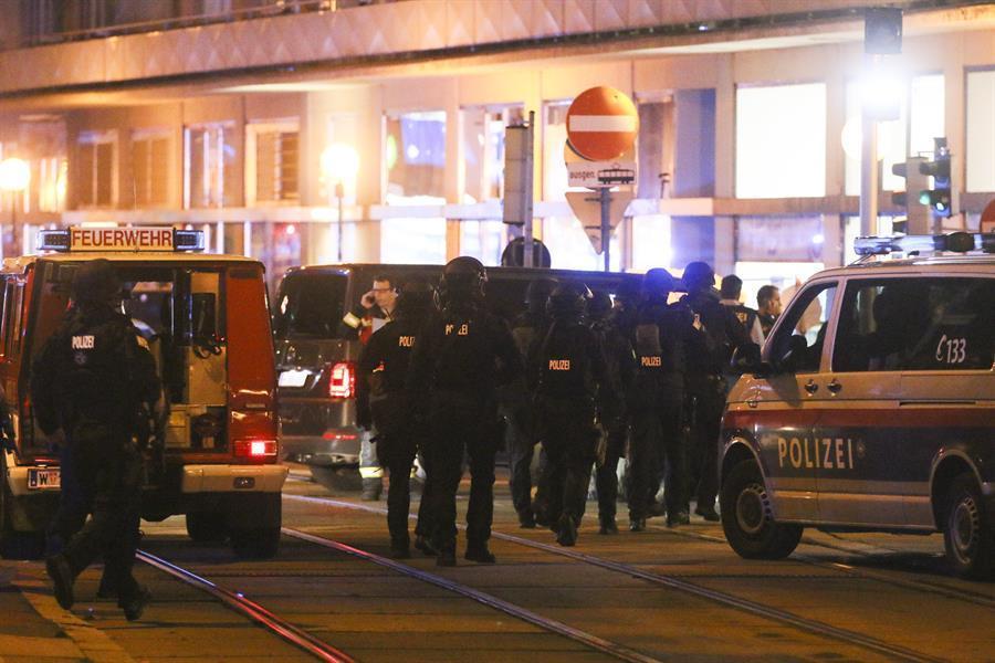5 dead in Vienna shooting; attacker sympathized with ISIL