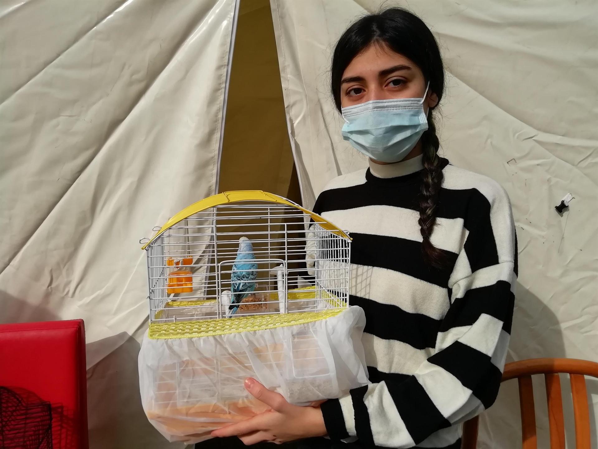 Girl’s decision to save her bird saves her life instead