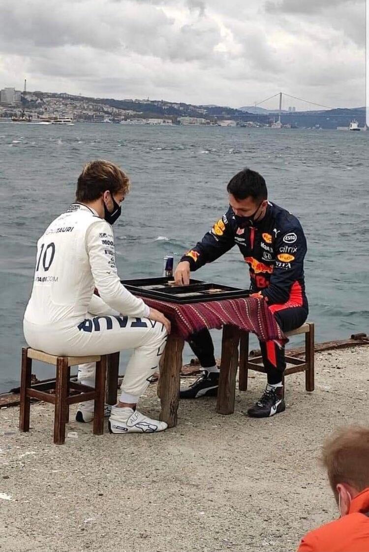 F1 cars take stroll in Istanbul streets for trailer video