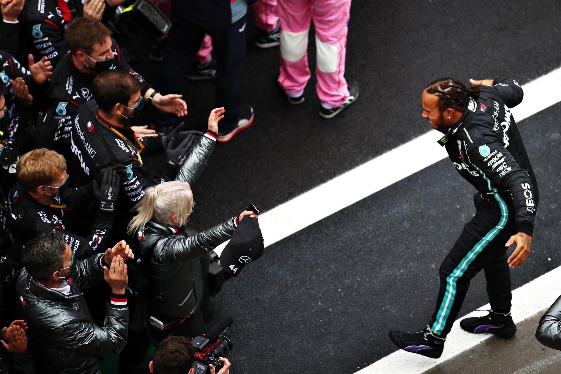 Hamilton clinches record 7th F1 title with win at Turkish GP