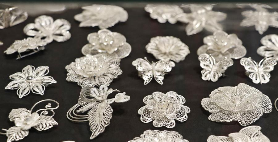 Filigree master wants to teach young people