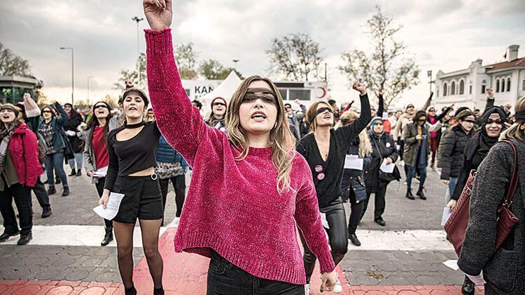 Charges against police who used force on feminist dance ‘Las Tesis’ group dropped