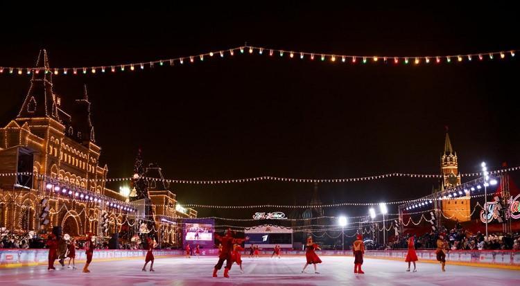 Moscow opens its biggest outdoor ice rink for winter amid pandemic