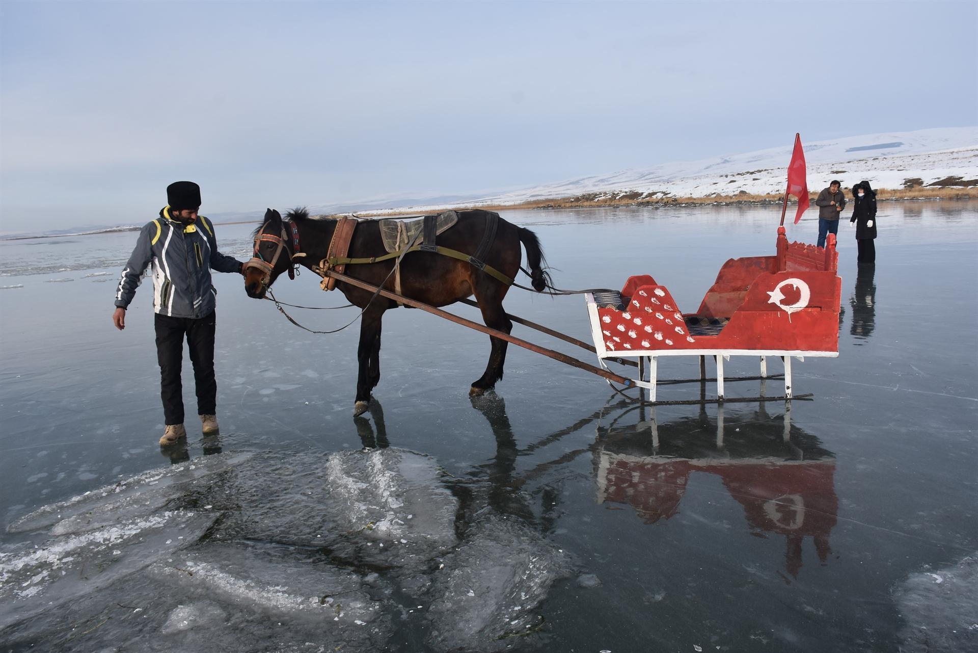 Sleigh rides start in Lake Çıldır