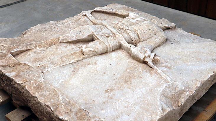 Gladiator relief examined at Troy museum